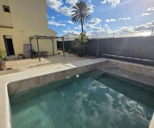 Piscina de Casa adosada en venda en  Sevilla Capital amb Jardí privat i Terrassa