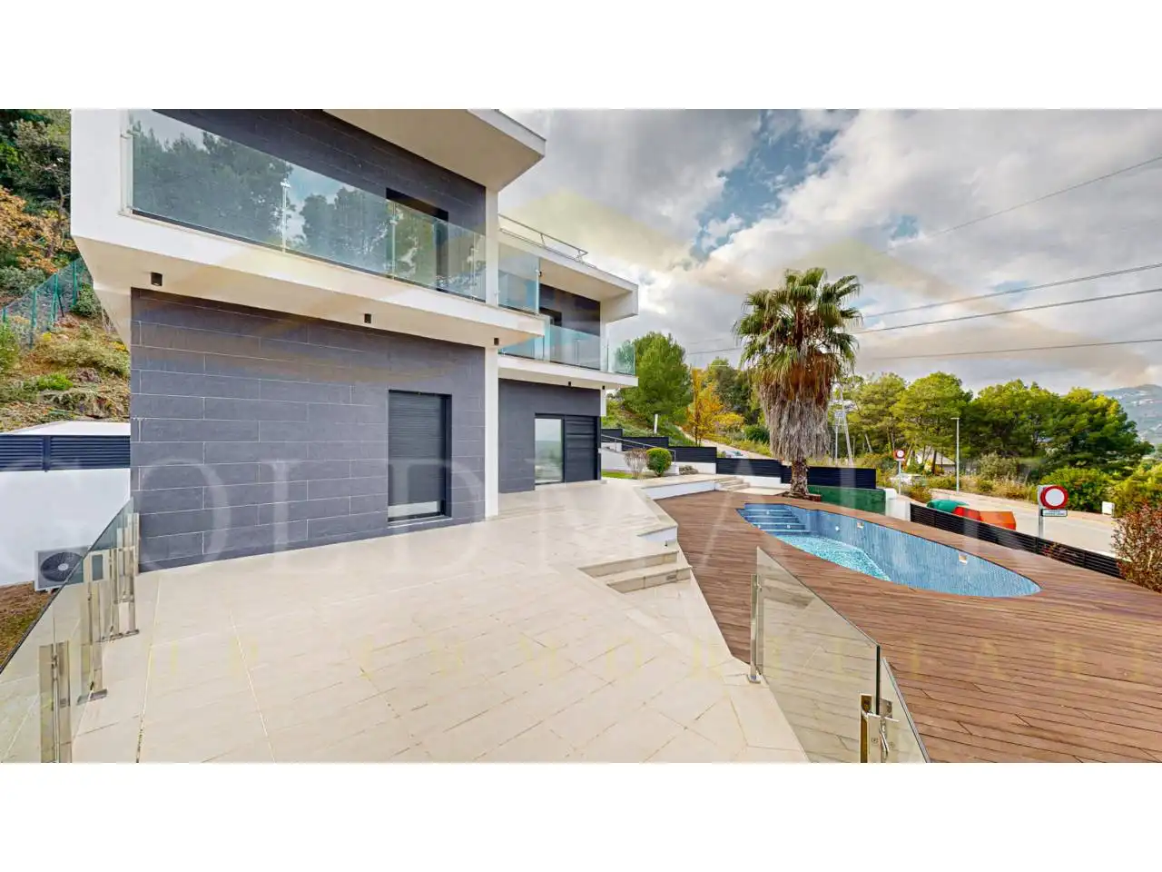 Vista exterior de Casa o xalet en venda en Corbera de Llobregat amb Aire condicionat, Calefacció i Jardí privat