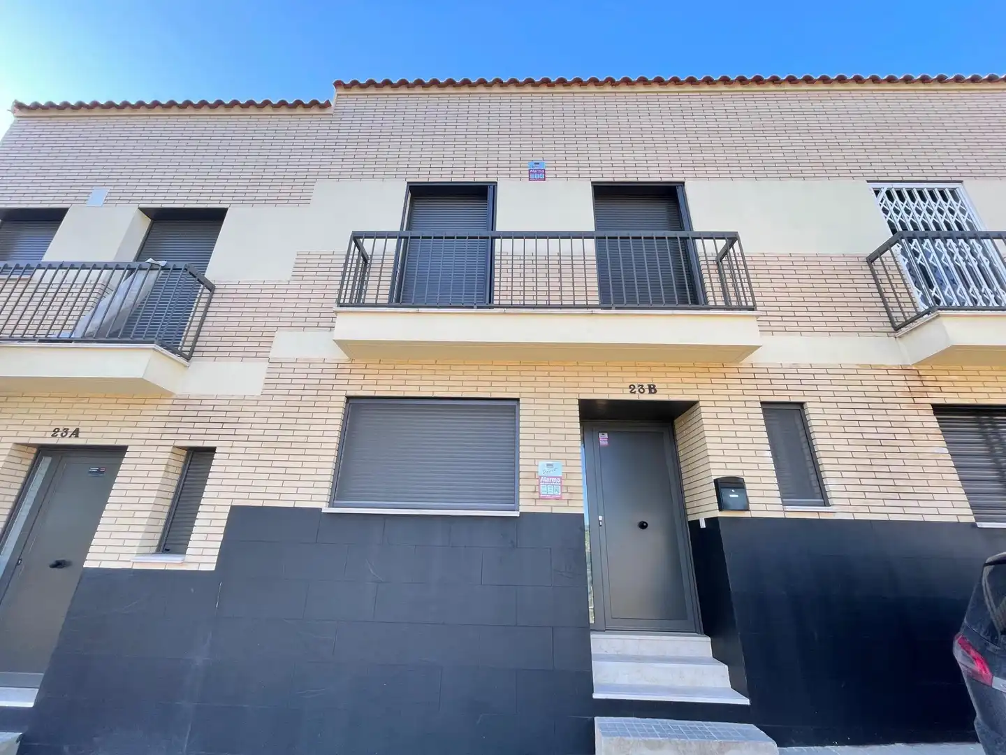Vista exterior de Casa adosada en venta en La Pobla de Montornès  