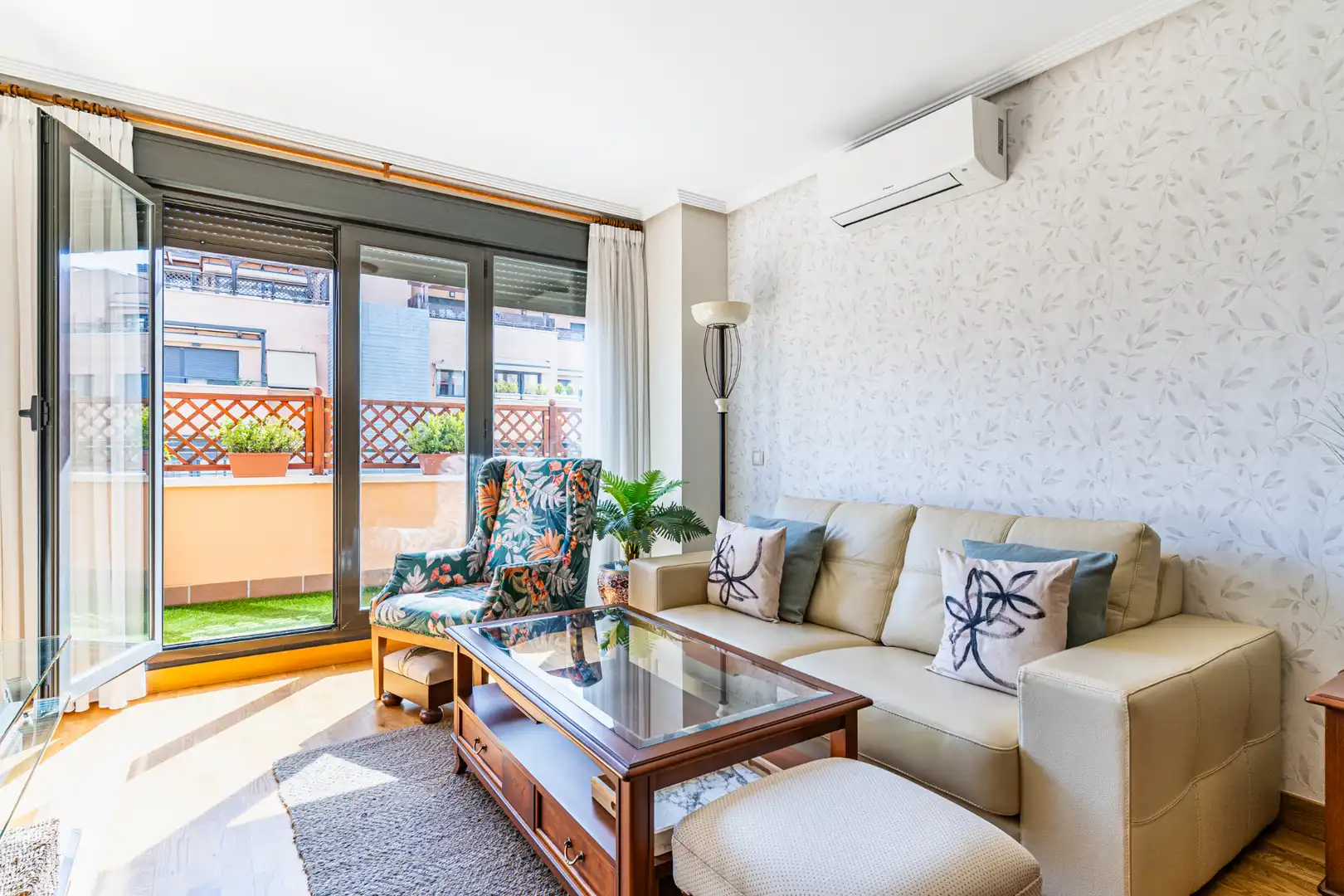 Sala de estar de Piso en venta en Las Rozas de Madrid con Aire acondicionado, Calefacción y Parquet