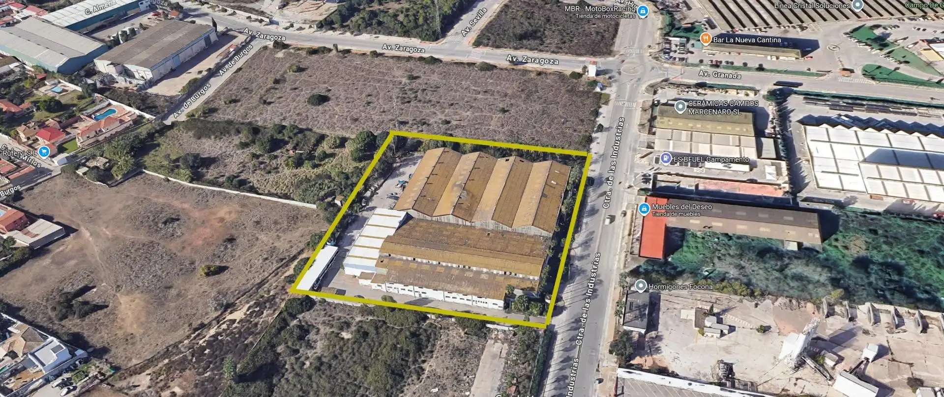 Vista exterior de Nave industrial en venta en La Línea de la Concepción