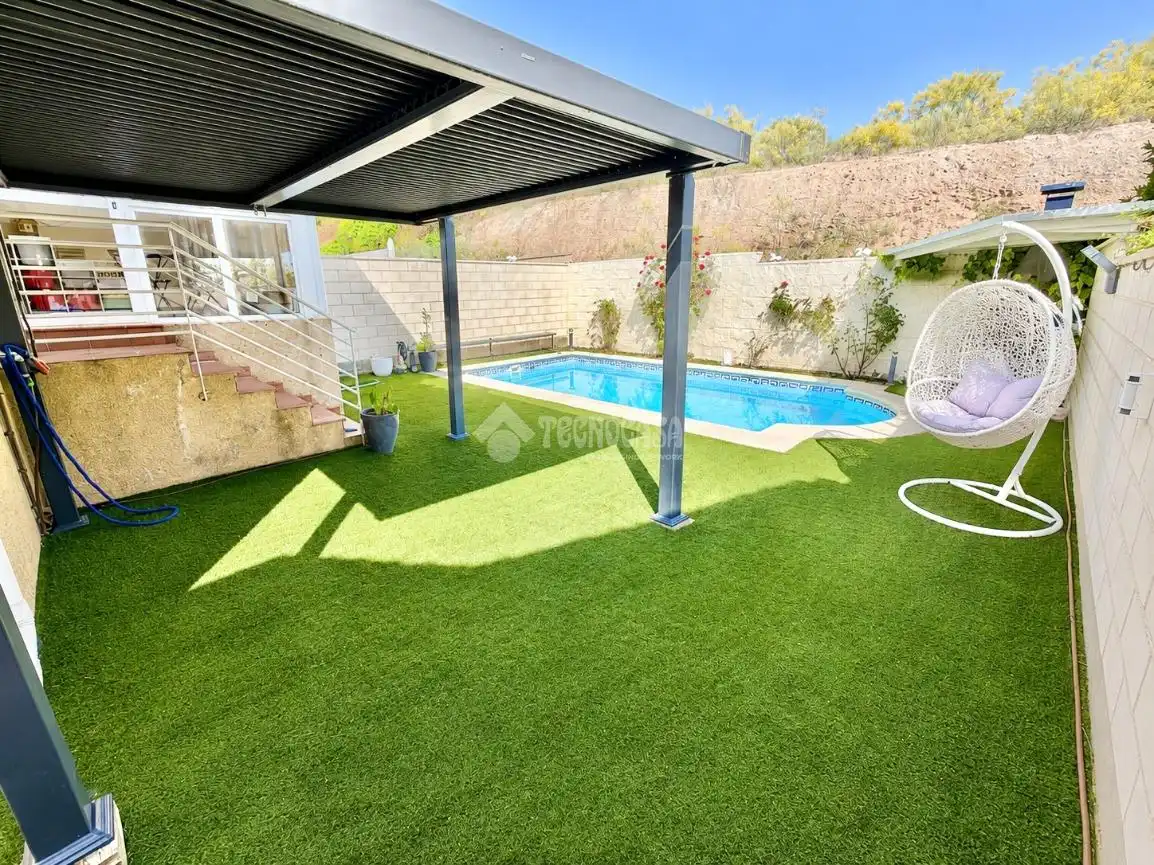 Piscina de Casa adosada en venta en Cabanillas del Campo con Calefacción, Parquet y Trastero