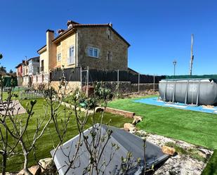 Vista exterior de Casa adosada en venda en Golmayo amb Calefacció, Jardí privat i Terrassa