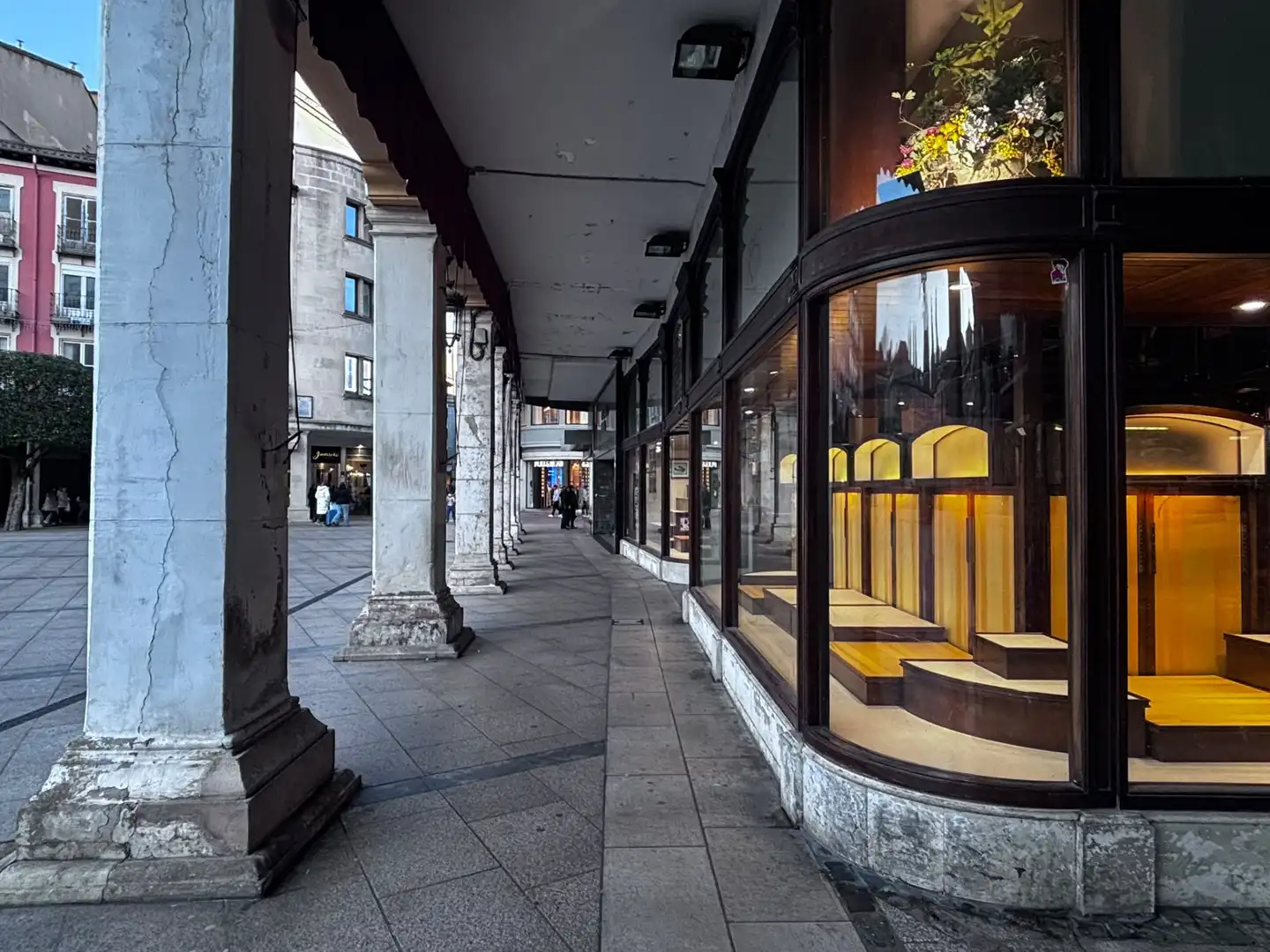 Exterior view of Commercial properties for rent in Burgos  with Air Conditioner, Heating and Furnished