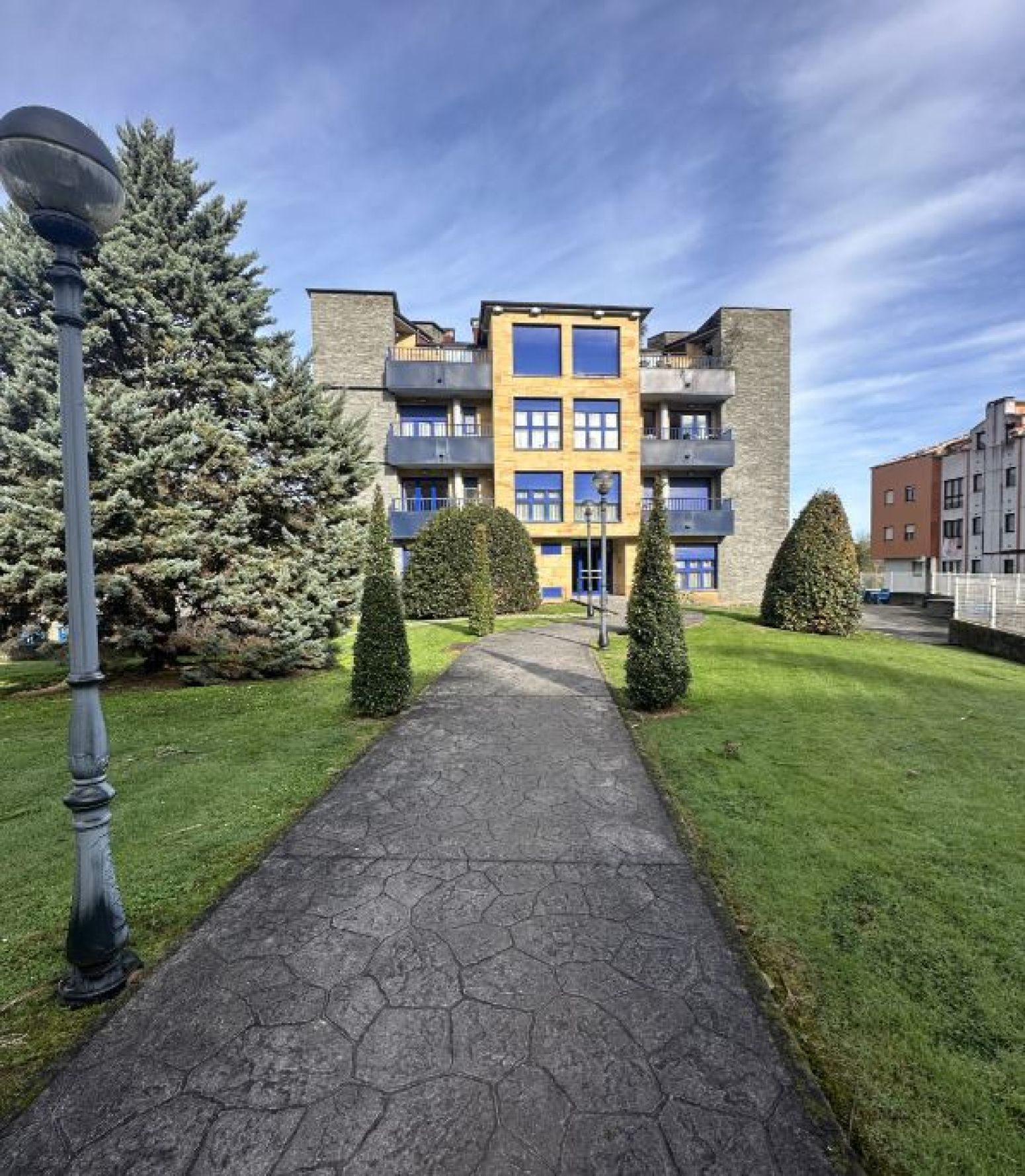 Vista exterior de Pis en venda en Villaviciosa amb Calefacció i Parquet