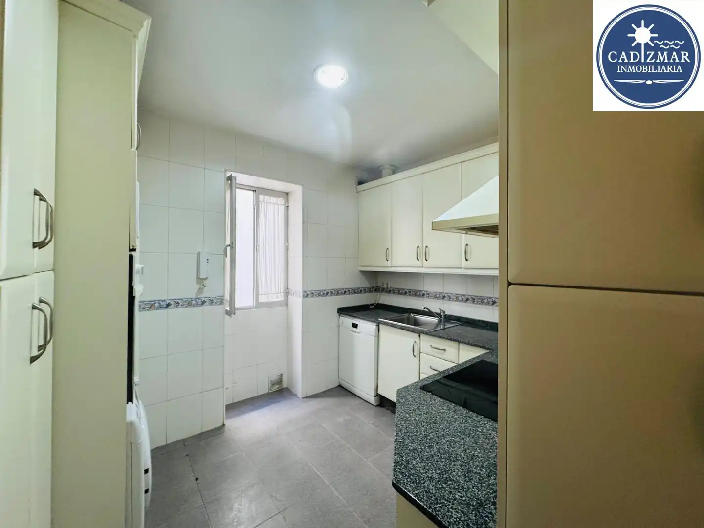Kitchen of Ground floor for sale in Cádiz  with Storage room, Balcony and Alarm