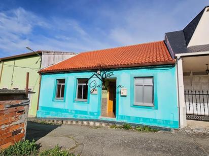 Vista exterior de Casa adosada en venda en Ferrol amb Jardí privat, Terrassa i Traster