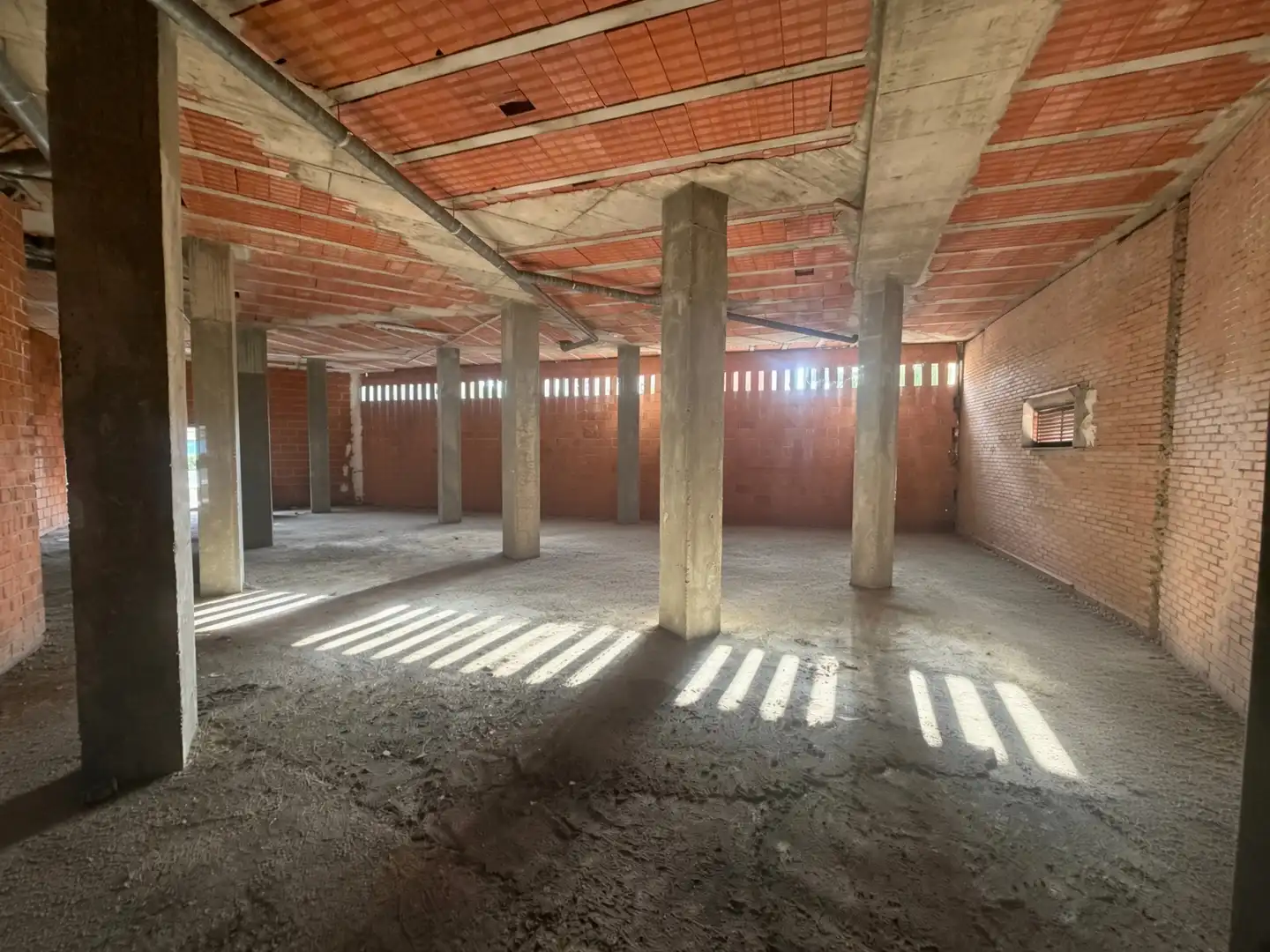 Local de lloguer a Avenida de los Reyes Católicos, Nuevo Hospital