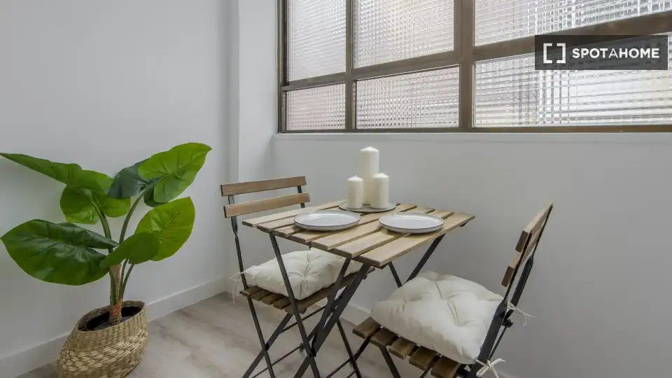 Dining room of Flat for rent in Madrid  with Air Conditioner, Heating and Furnished