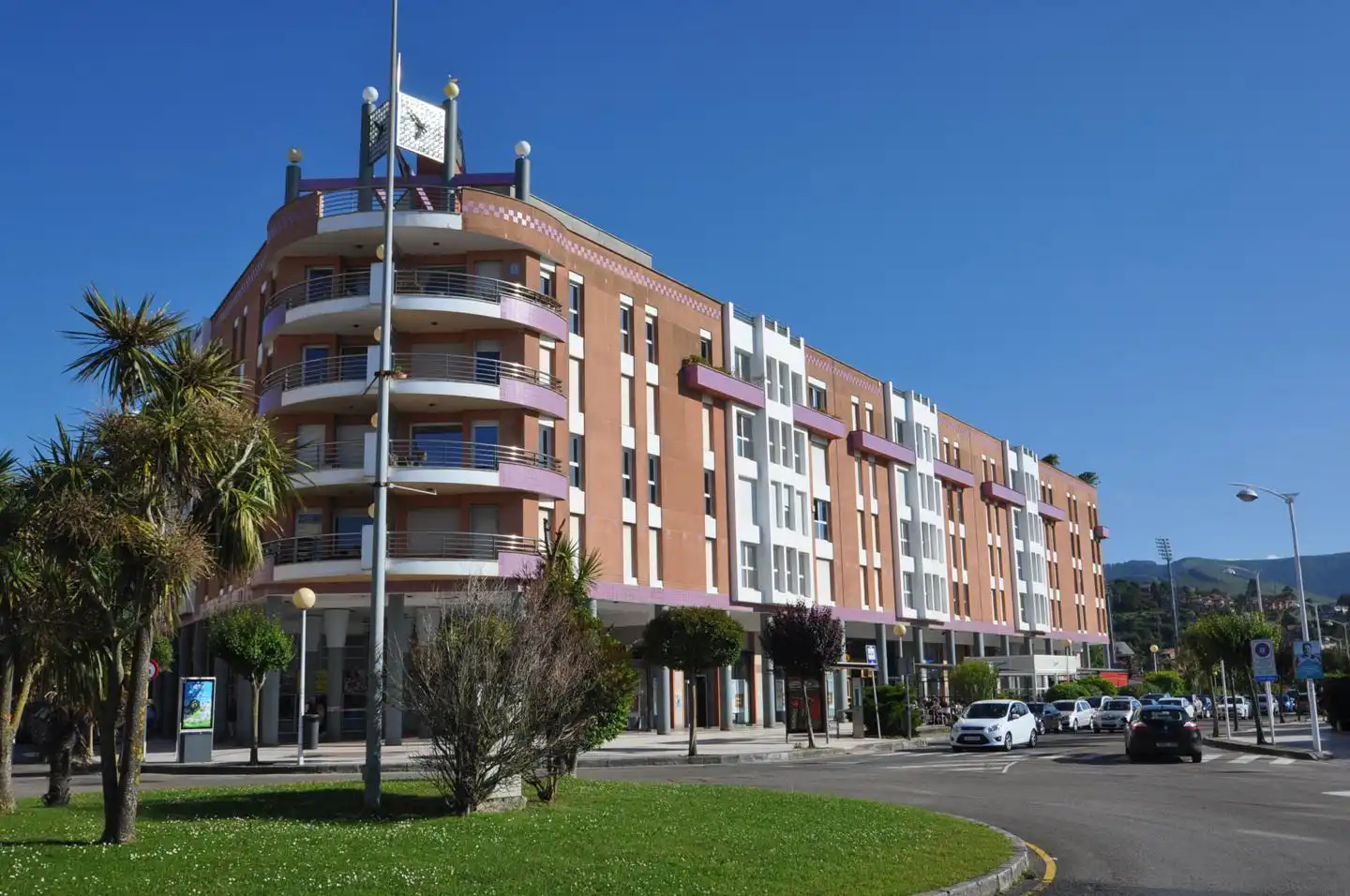 Vista exterior de Ático en venta en Castro-Urdiales con Calefacción, Parquet y Terraza