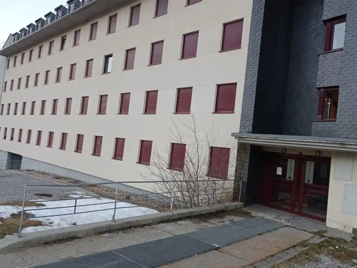 Vista exterior de Piso en venta en Puebla de Lillo con Trastero y Amueblado