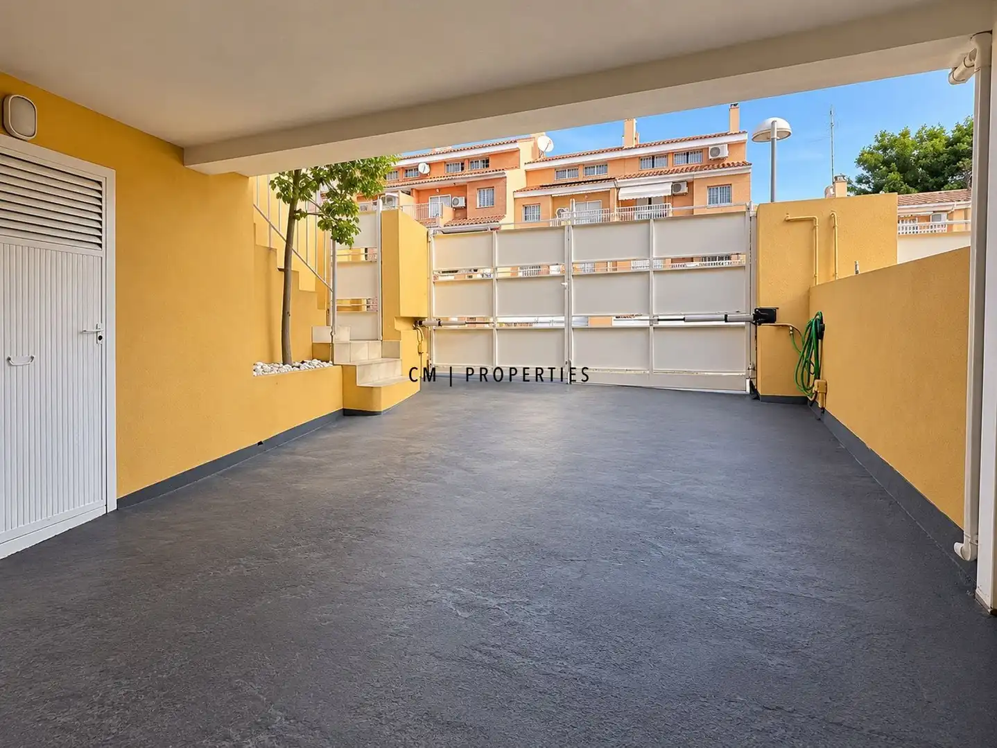 Terrace of Detached homes for rent in Campolivar