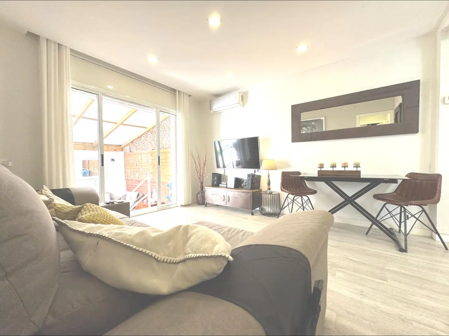 Living room of Flat for sale in Castelldefels  with Air Conditioner and Terrace