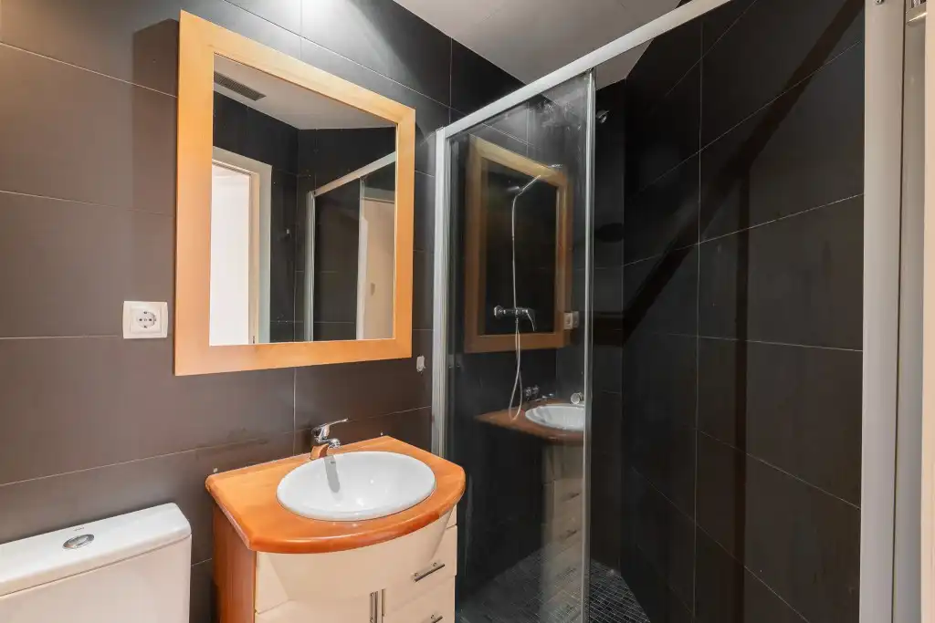 Bany de Apartament en venda en Barcelona amb Aire condicionat, Parquet i Balcó
