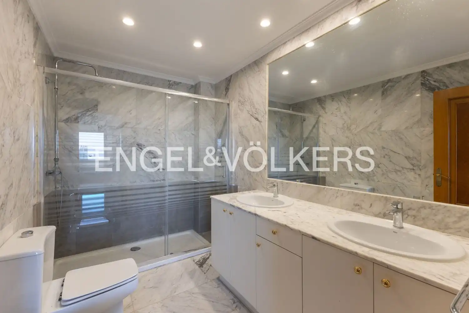 Baño de Piso de alquiler en Valencia con Aire acondicionado, Calefacción y Amueblado