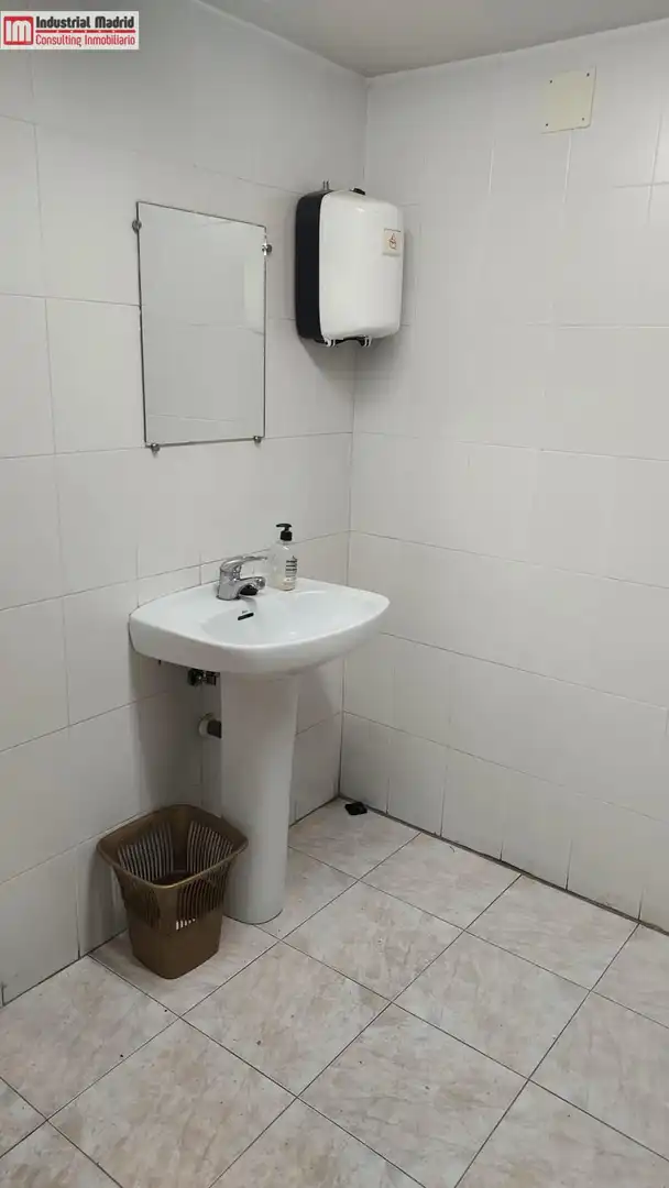 Badezimmer von Fabrikhallen zum Verkauf in Arganda del Rey