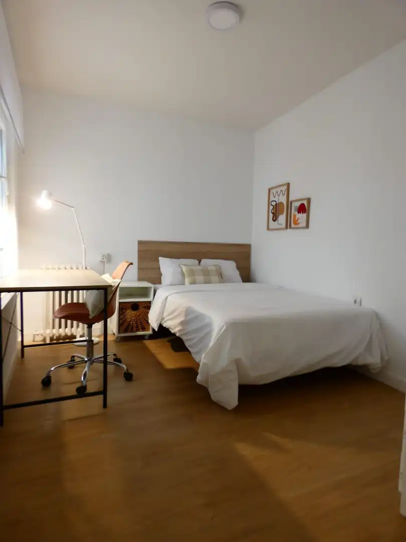 Zimmer in Calle de Eduardo Marquina, 14, Centro