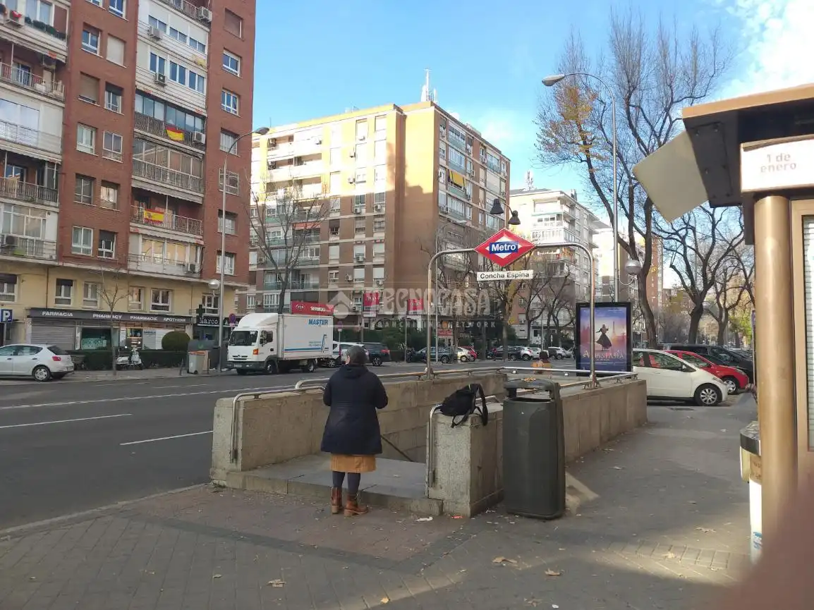Exterior view of Garage for sale in Madrid