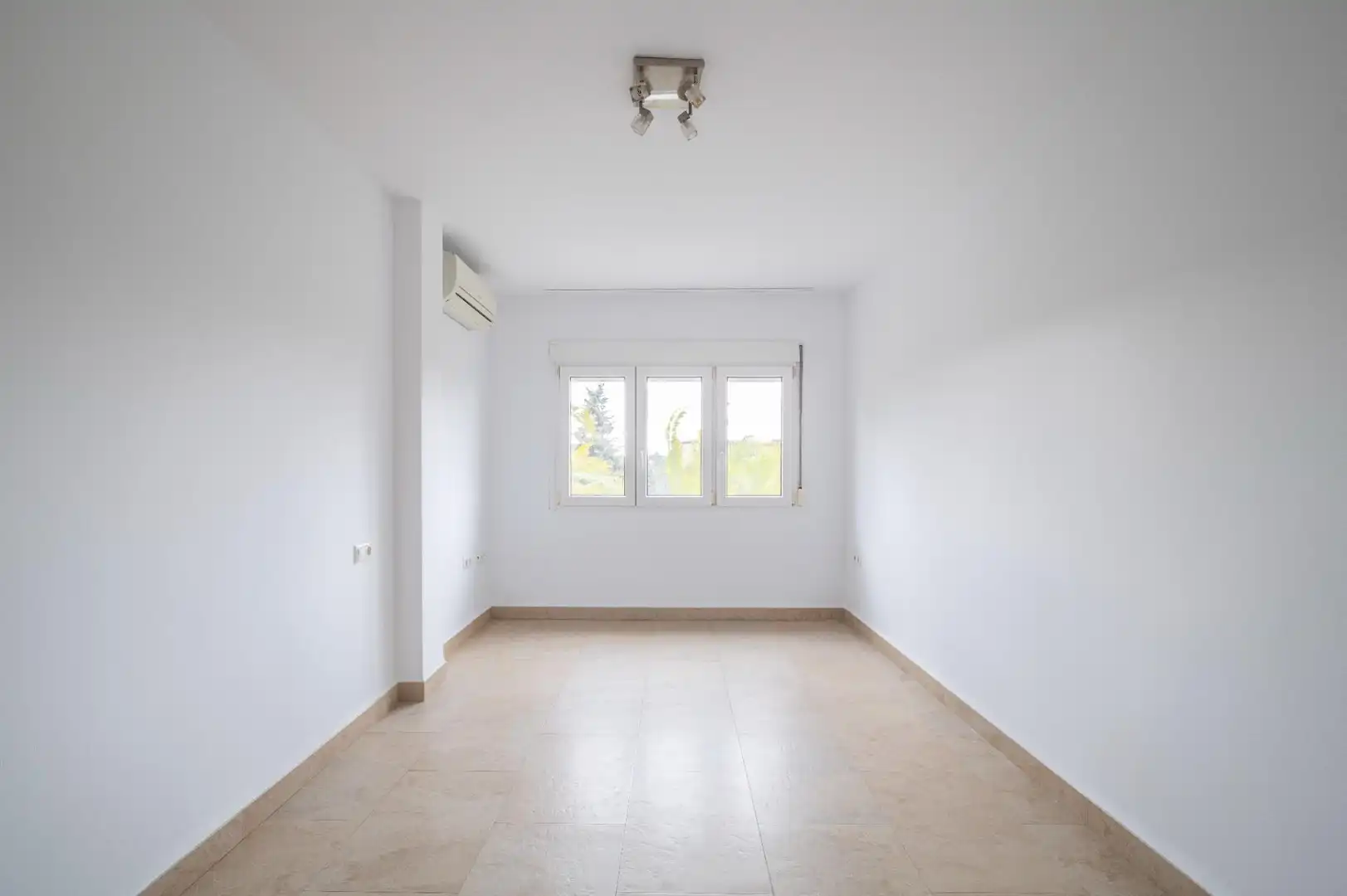 Habitación de Piso en venta en Granada con Aire acondicionado y Calefacción