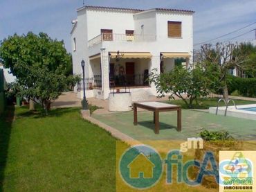 Villa mit Pool zum Verkauf in El Grao