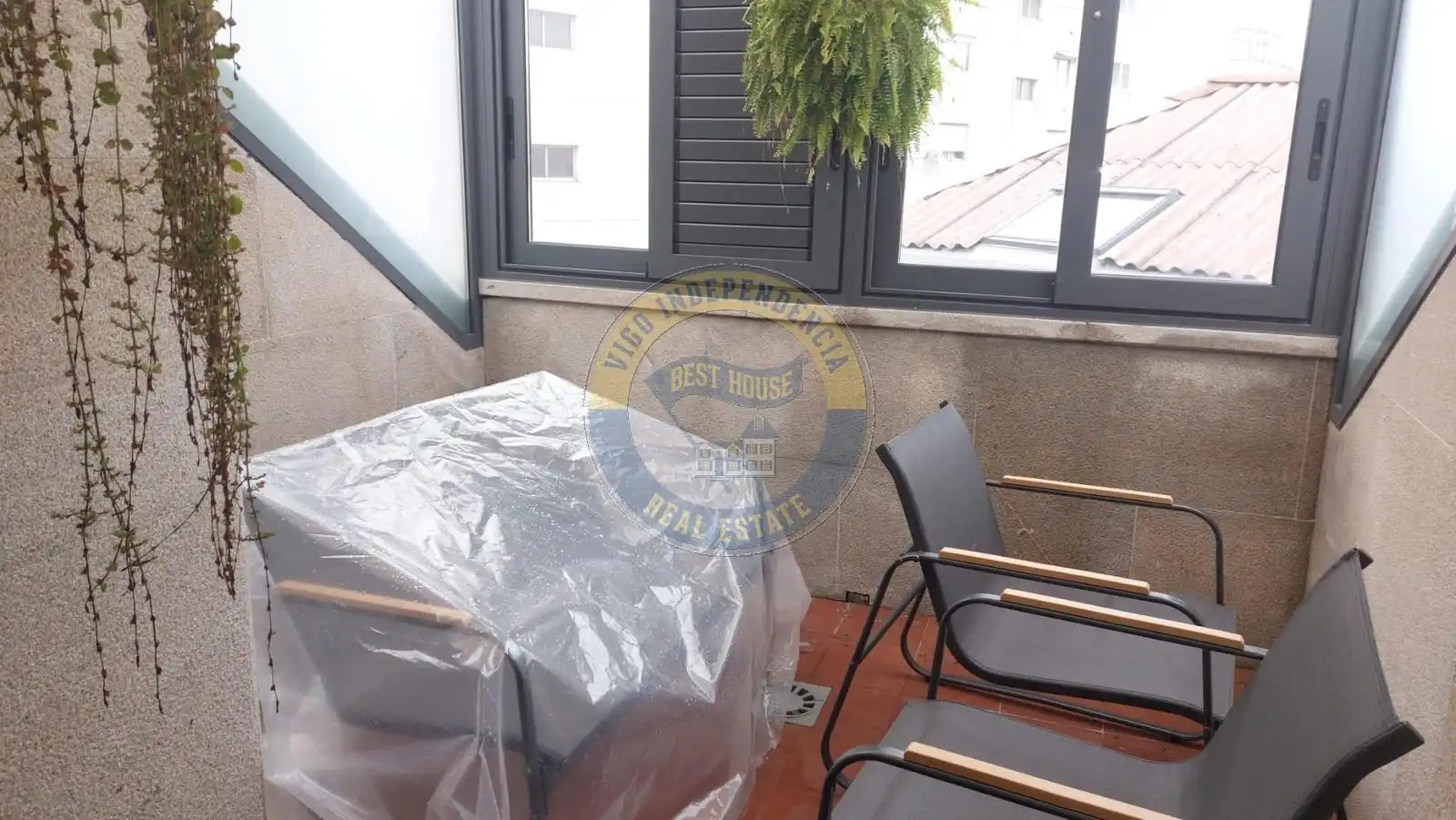 Terraza de Ático en venta en Vigo  con Calefacción, Parquet y Terraza