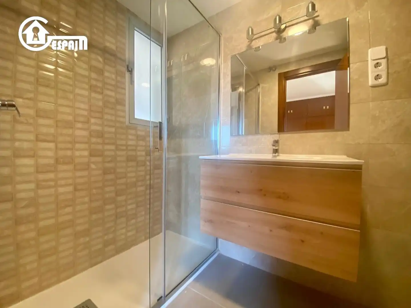 Bathroom of Flat for sale in Madrid  with Heating, Private garden and Terrace