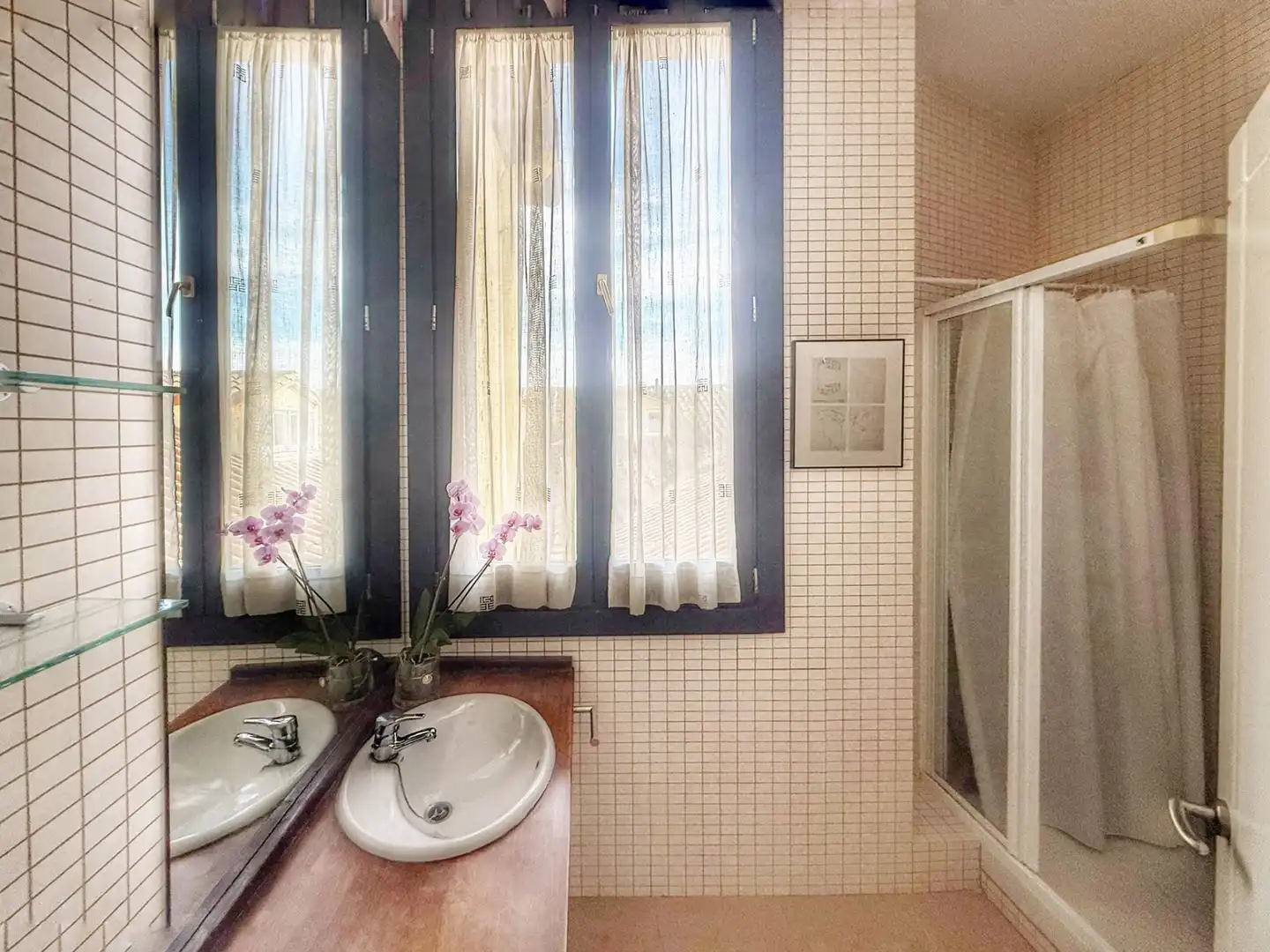 Bathroom of Duplexes for sale in Madrid  with Air Conditioner, Heating and Parquet flooring