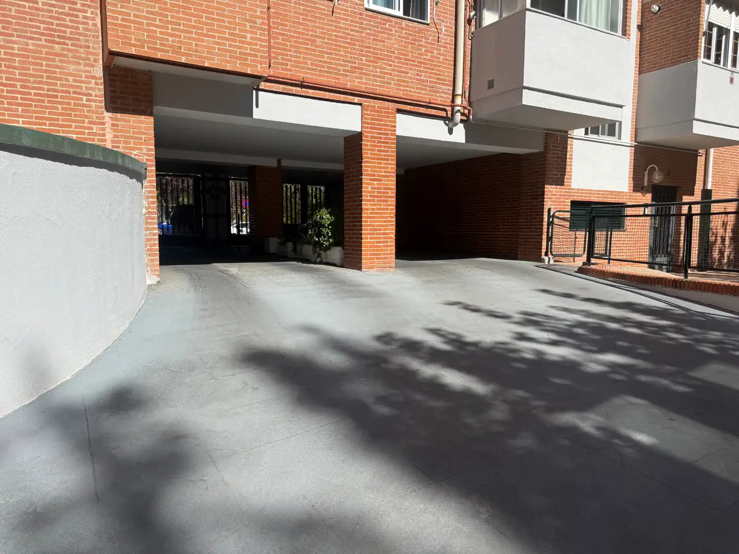 Parking de Piso en venta en Majadahonda con Calefacción, Jardín privado y Parquet