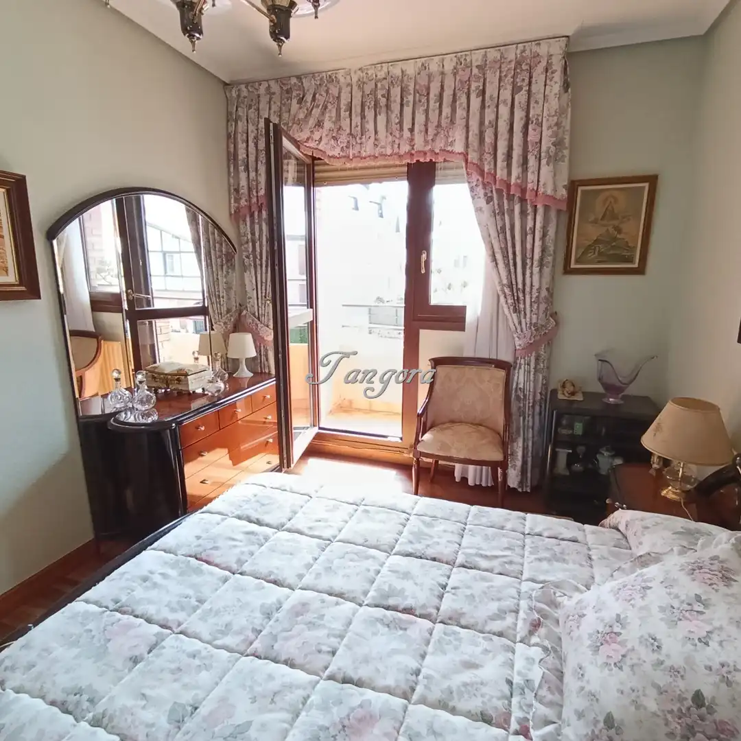 Habitación de Piso en venta en Getxo  con Calefacción, Parquet y Terraza