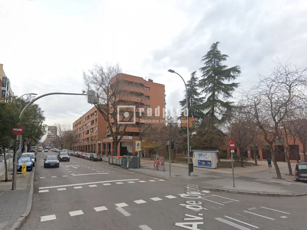 Vista exterior de Piso en venta en Madrid con Calefacción