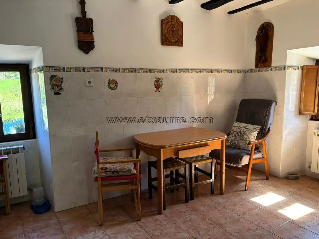 Esszimmer von Country house zum Verkauf in Ayala / Aiara mit Heizung