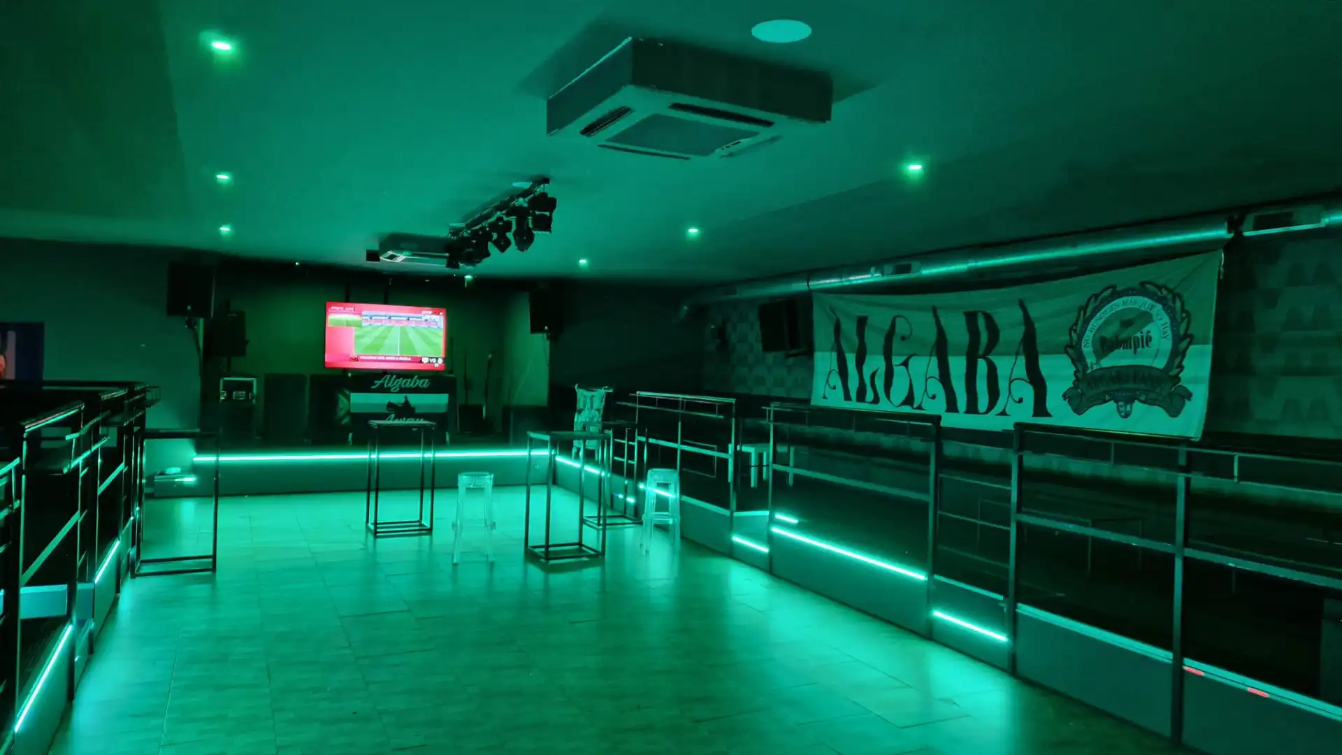 Local en traspaso en La Algaba con Aire acondicionado, Terraza y Amueblado