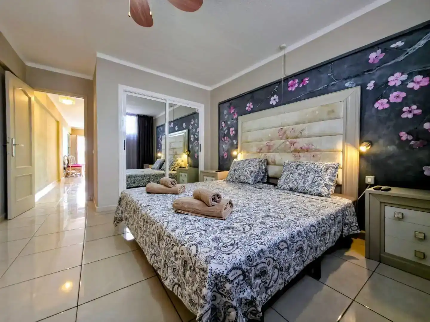 Dormitori de Apartament de lloguer en Adeje amb Aire condicionat, Piscina i Moblat