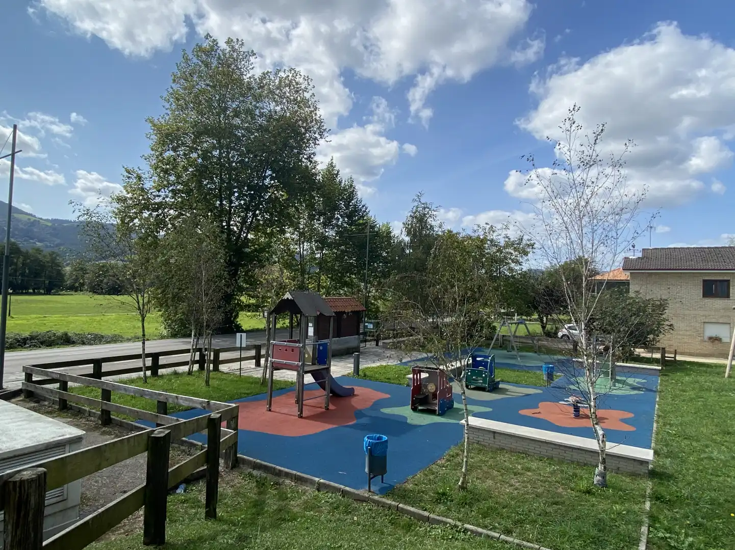 Vista exterior de Pis de lloguer en Santa María de Cayón amb Calefacció, Parquet i Traster