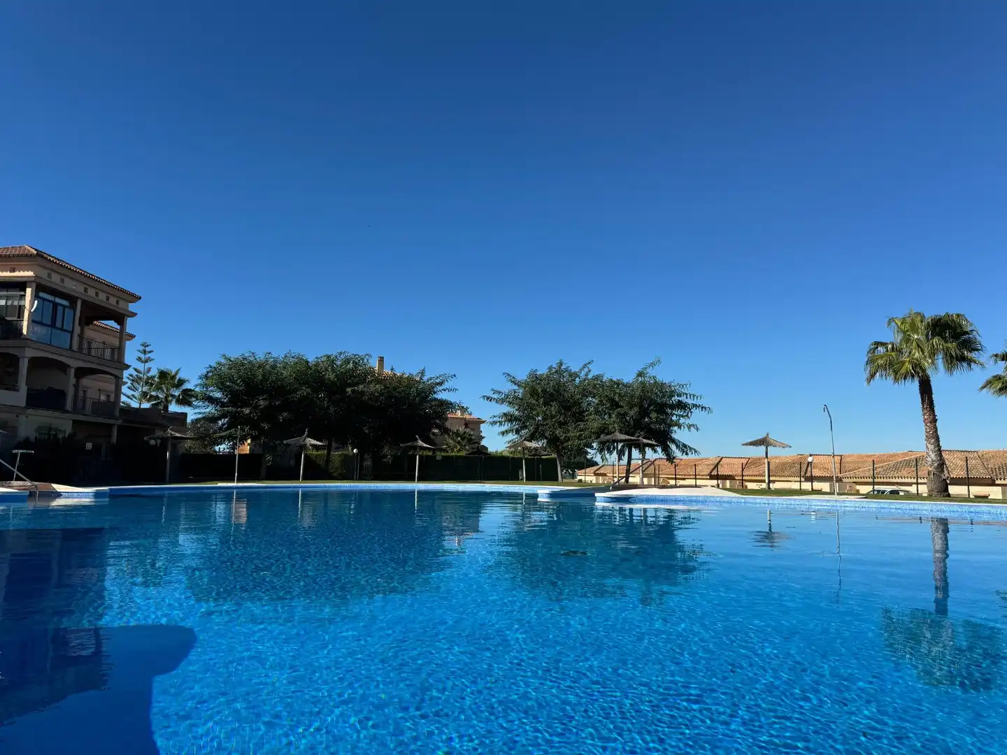 Piscina de Piso en venta en Sanlúcar de Barrameda con Aire acondicionado, Calefacción y Jardín privado