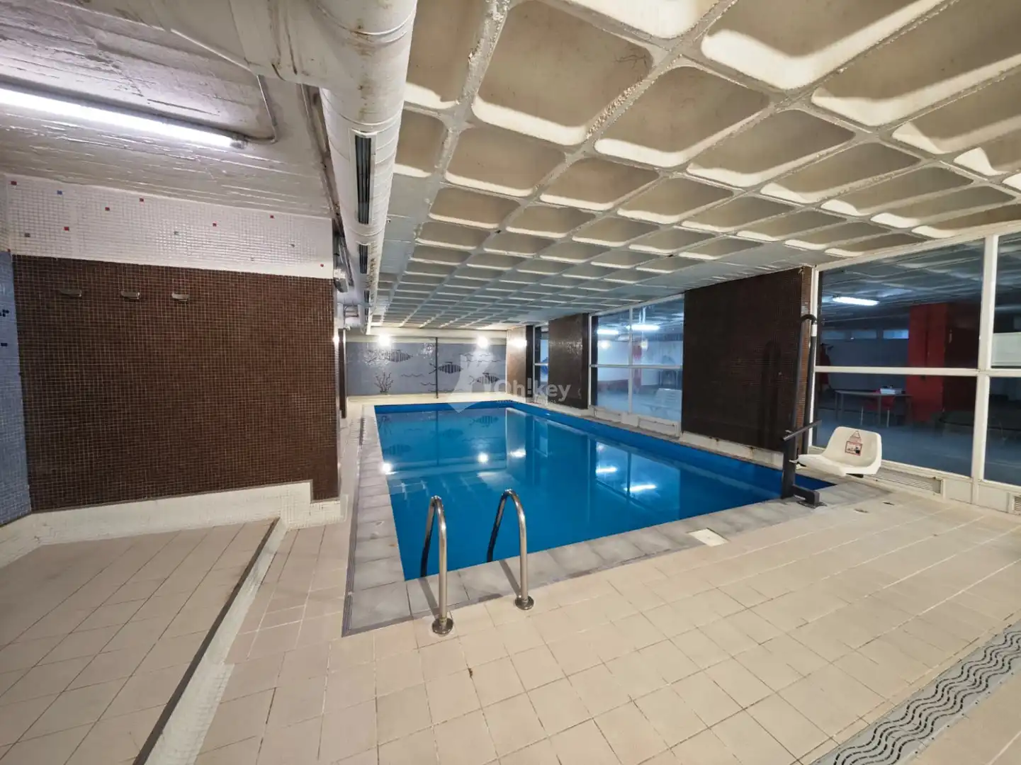 Piscina de Local en venta en Madrid con Aire acondicionado