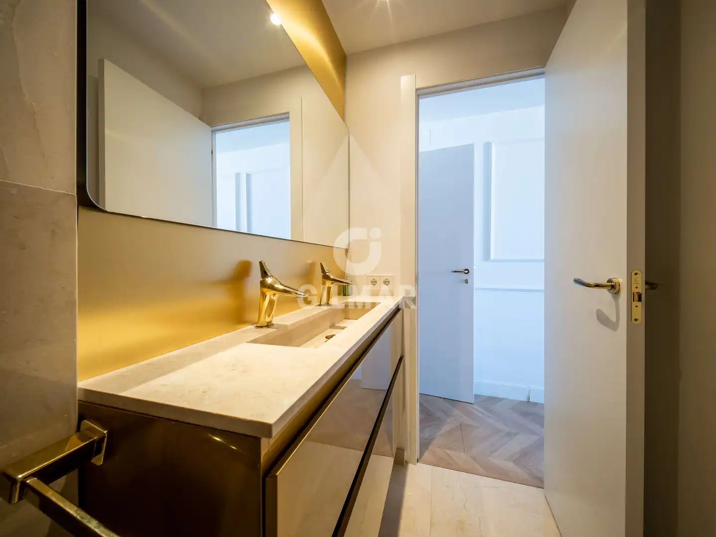 Badezimmer von Dachboden zum Verkauf in Madrid mit Heizung, Abstellraum und Balkon