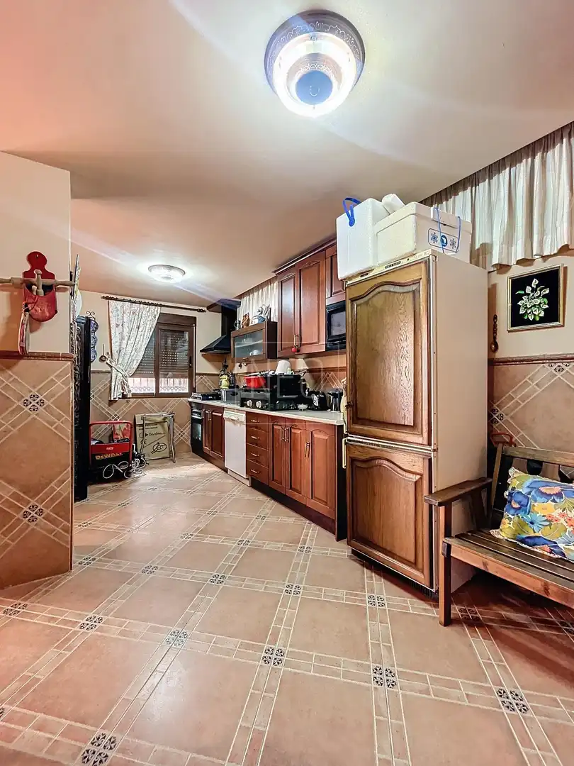 Cuina de Casa o xalet en venda en Motril amb Aire condicionat, Jardí privat i Terrassa