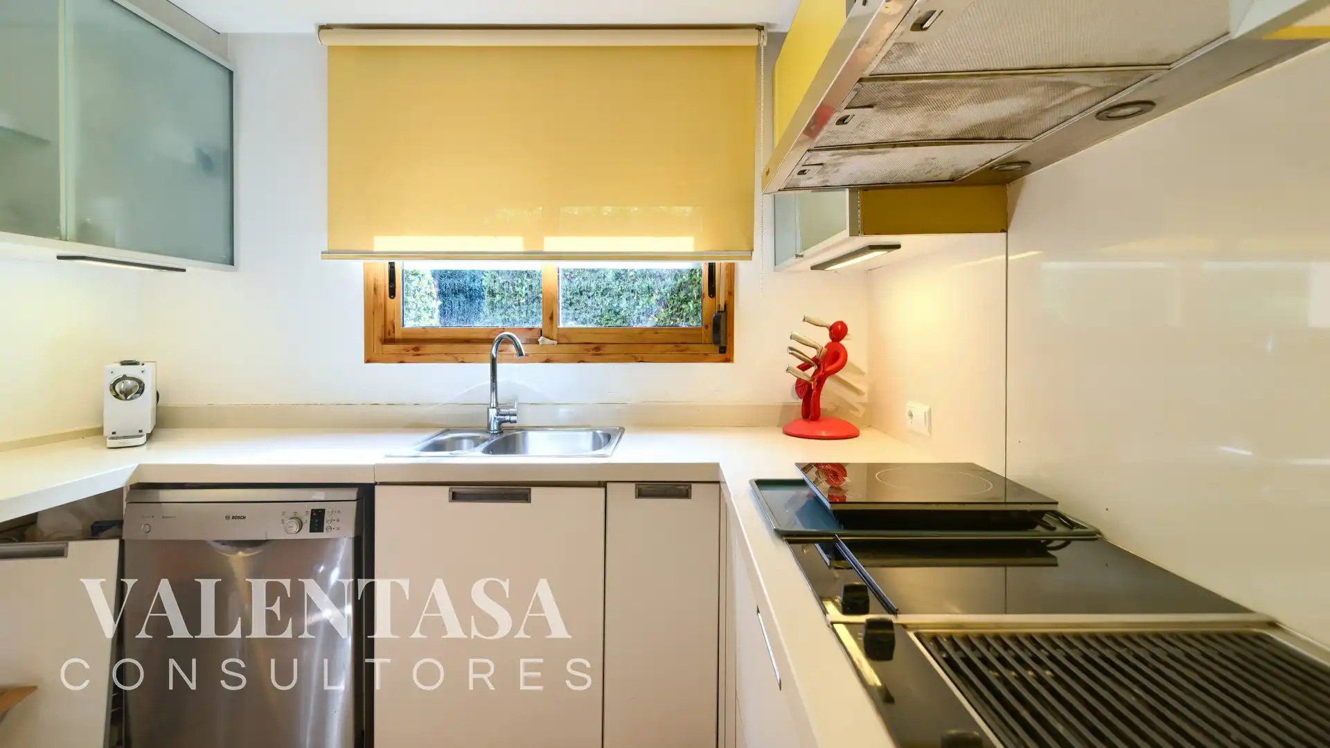 Kitchen of Detached homes for sale in Chiva  with Air Conditioner, Private garden and Terrace