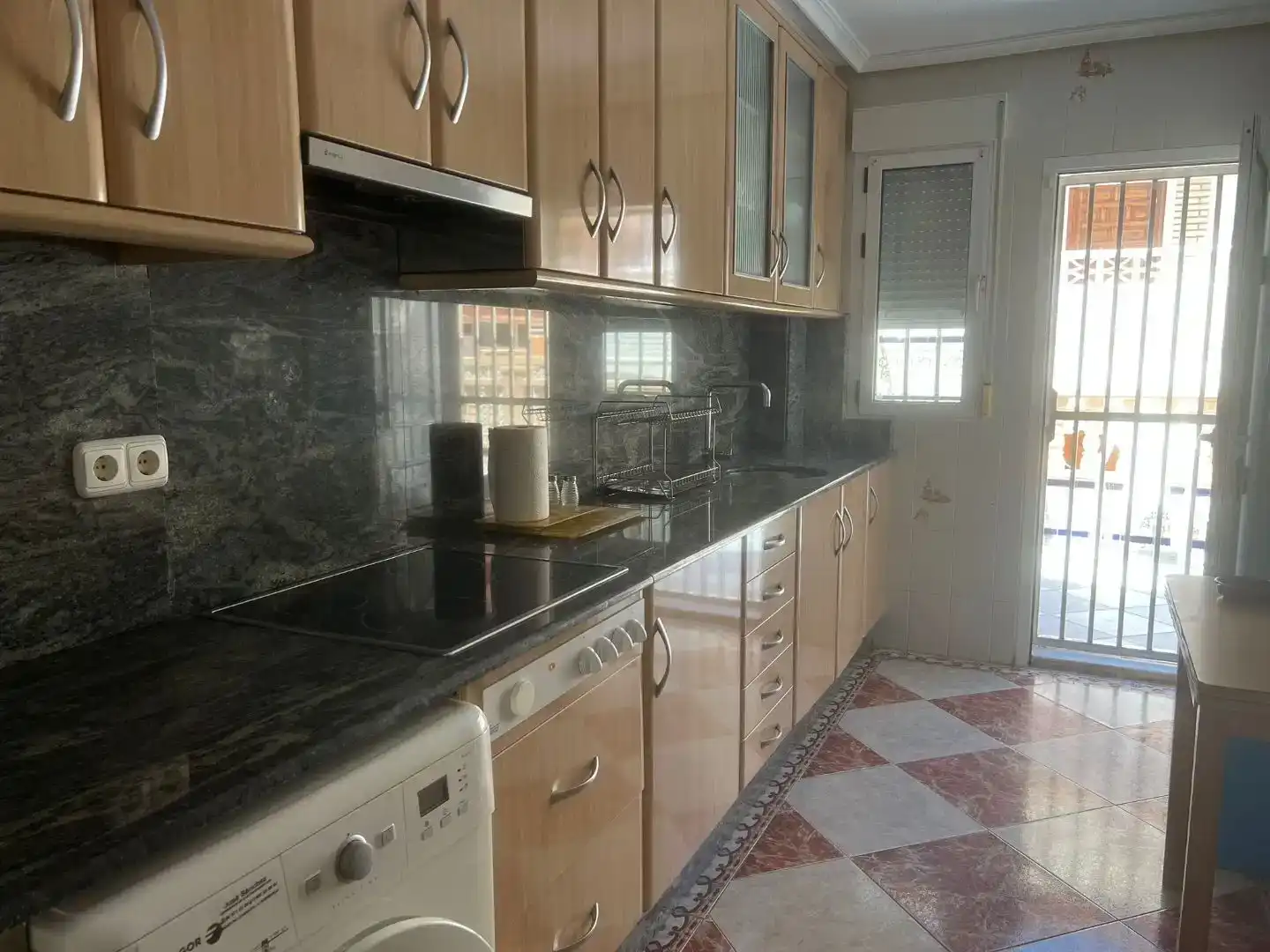 Cuina de Casa o xalet de lloguer en Torrevieja amb Aire condicionat, Piscina i Balcó