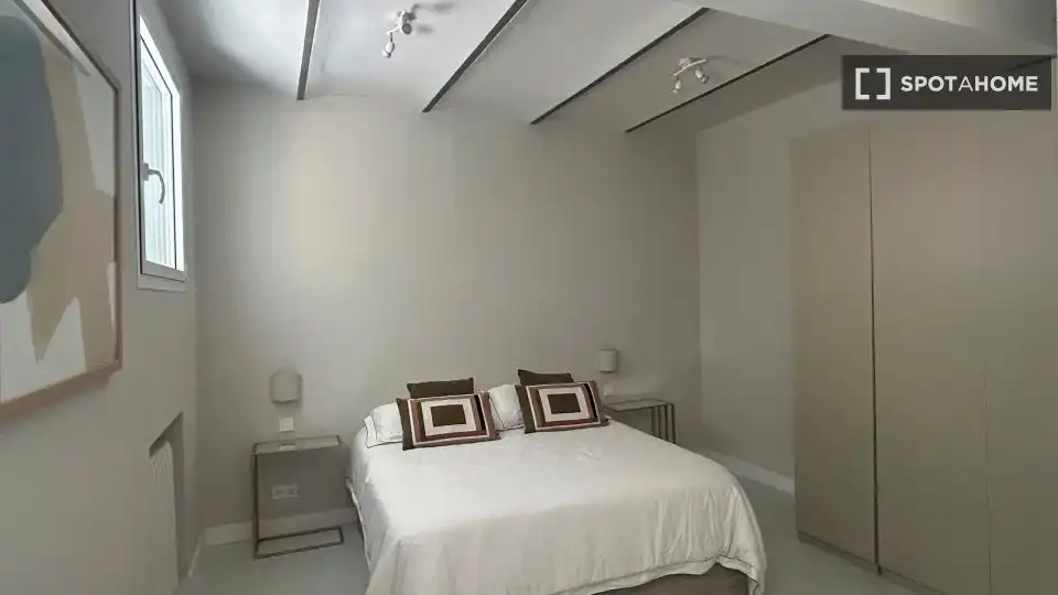 Bedroom of Flat for rent in Madrid  with Air Conditioner, Heating and Furnished