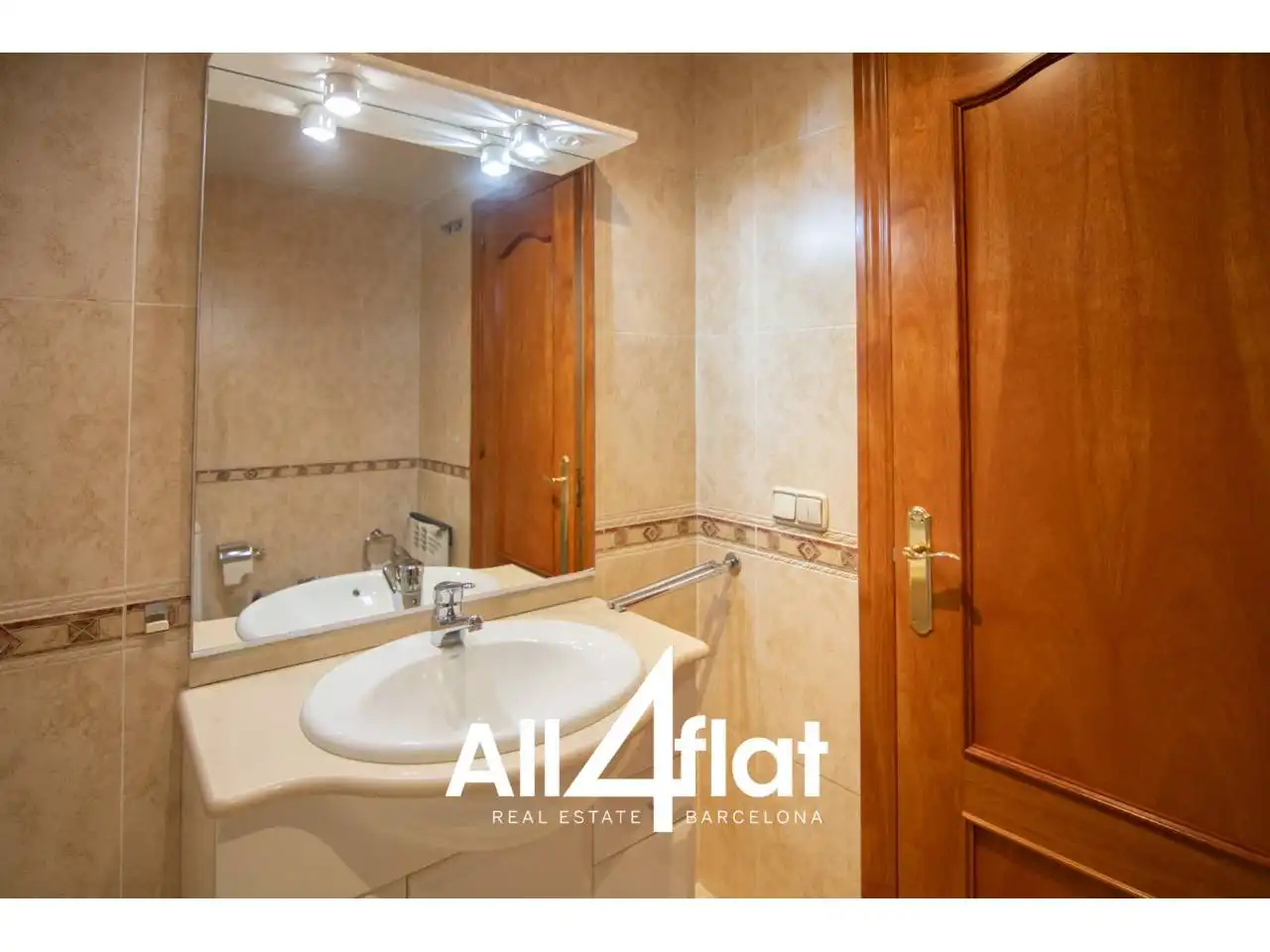 Badezimmer von Wohnung zum Verkauf in Viladecans mit Klimaanlage, Heizung und Balkon