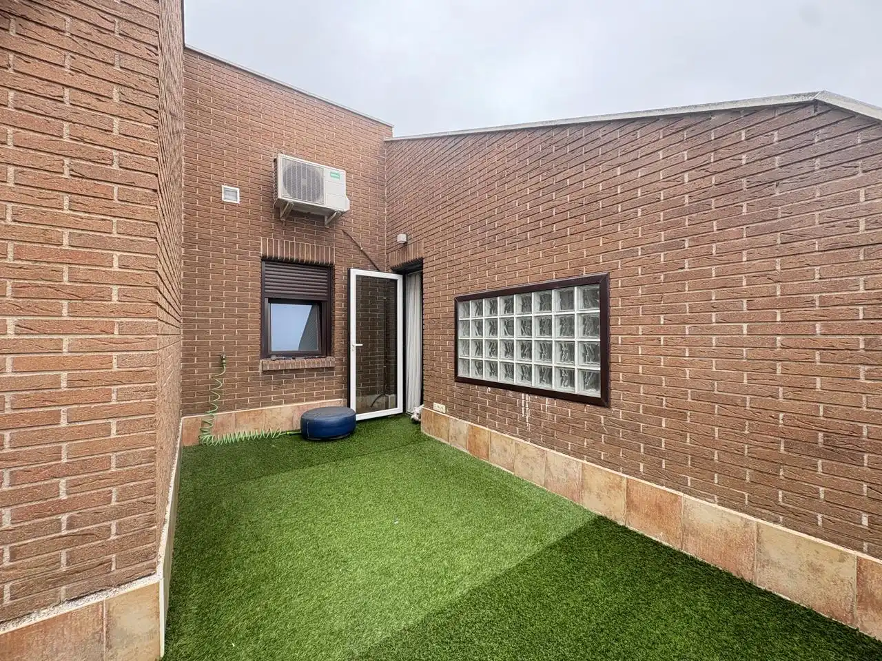 Vista exterior de Dúplex de alquiler en Alcalá de Henares con Calefacción, Terraza y Trastero