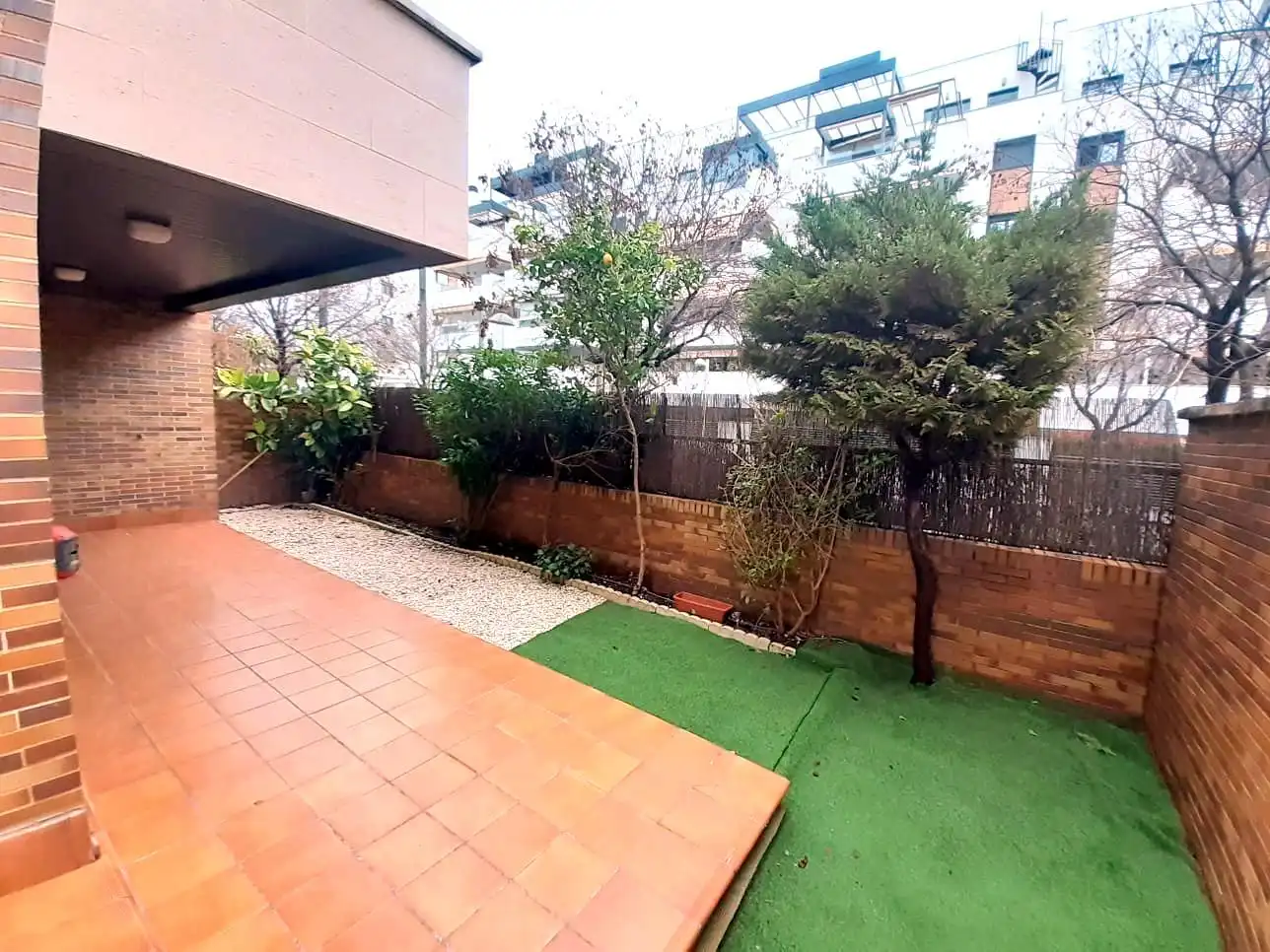Piano terra con piscina in affitto a Noroeste