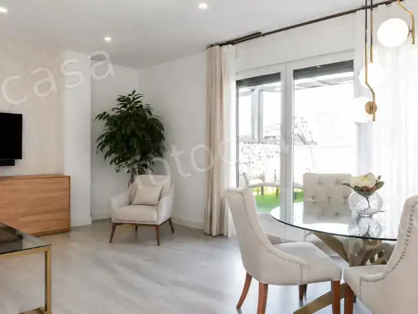 Sala d'estar de Pis en venda en Mairena del Aljarafe amb Aire condicionat i Piscina