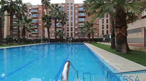 CON TERRAZA Y PISCINA, imatge 3