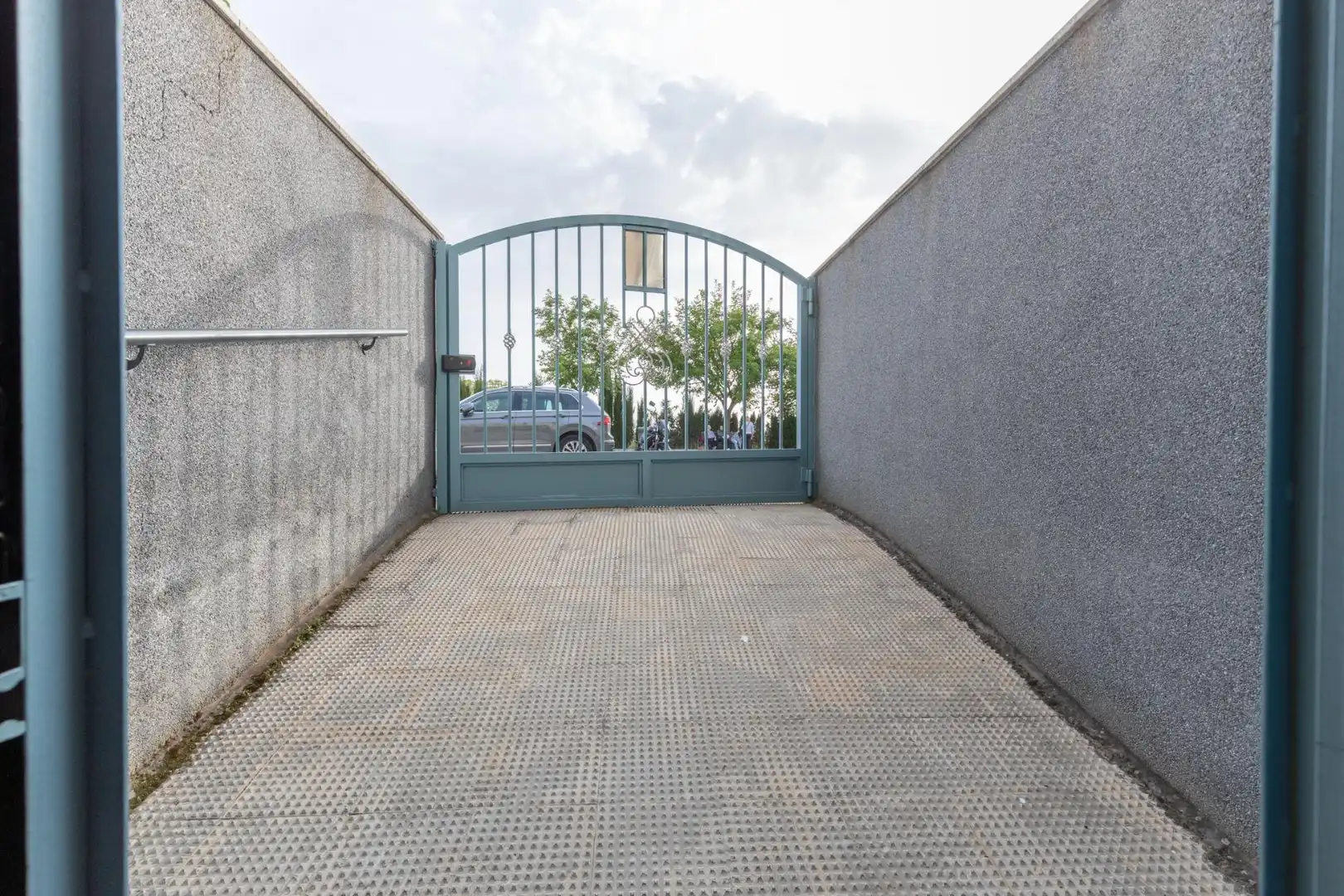 Parking de Casa adosada en venta en Maracena con Aire acondicionado, Amueblado y Balcón