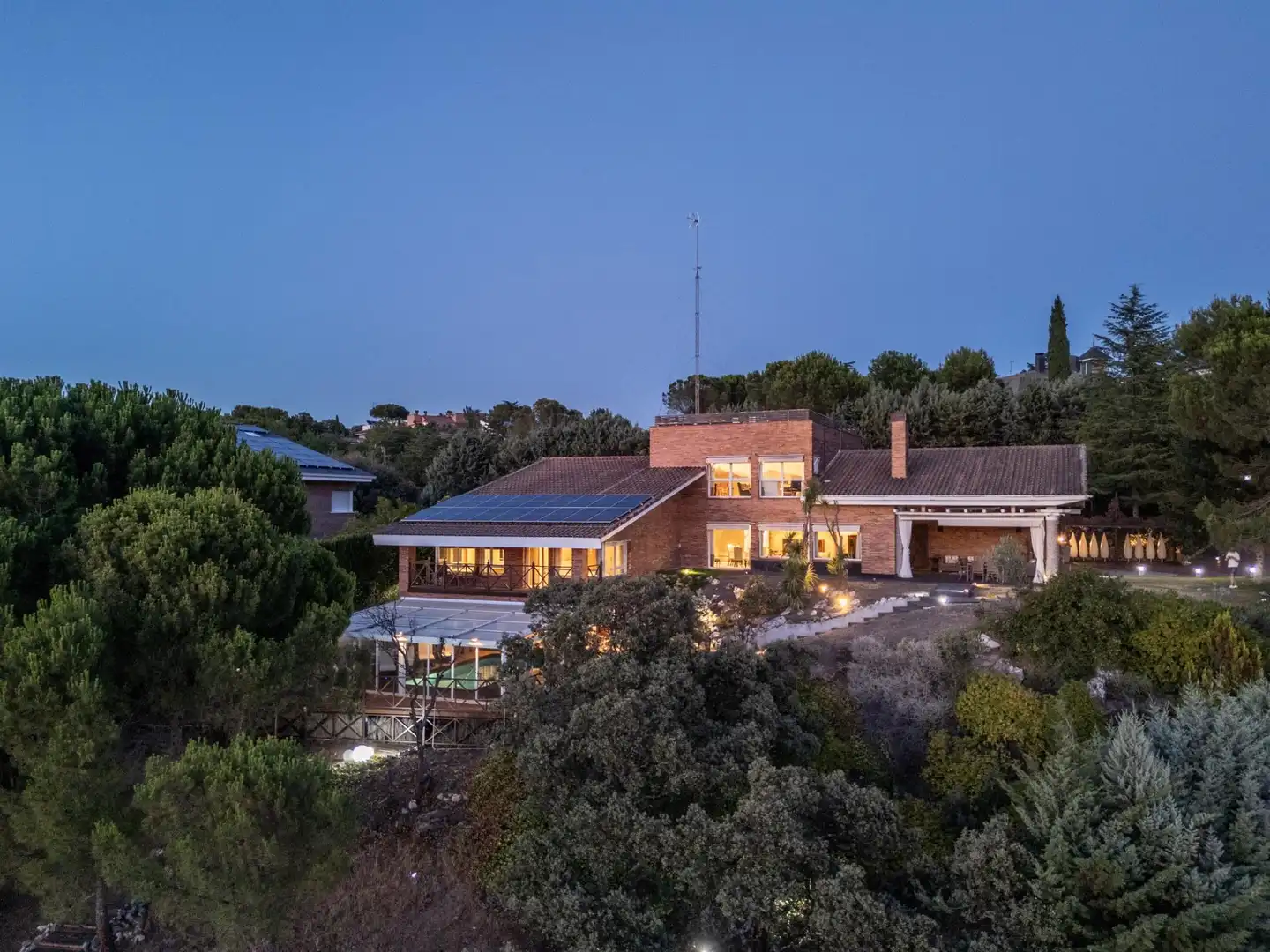 Vista exterior de Casa o xalet en venda en Las Rozas de Madrid amb Aire condicionat, Calefacció i Jardí privat