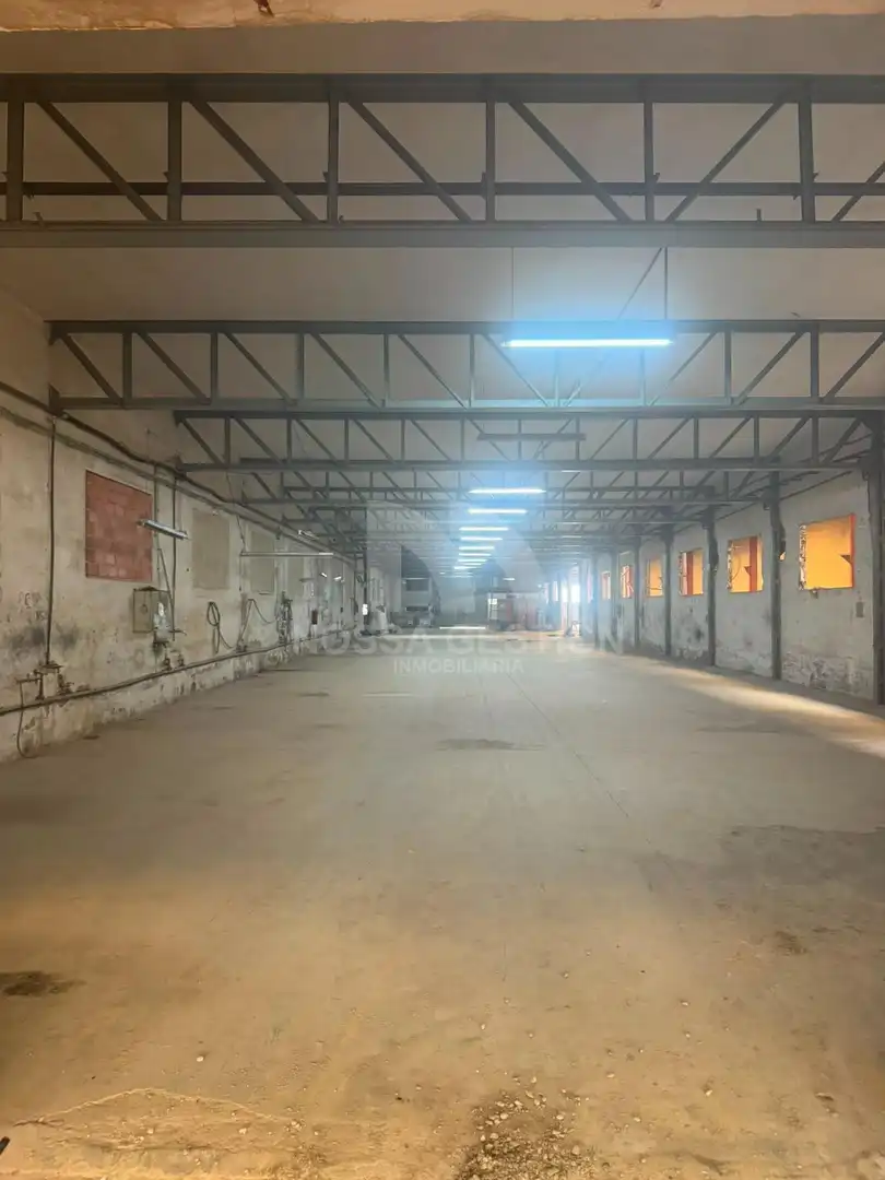 Fabrikhallen zur Miete in Massanassa