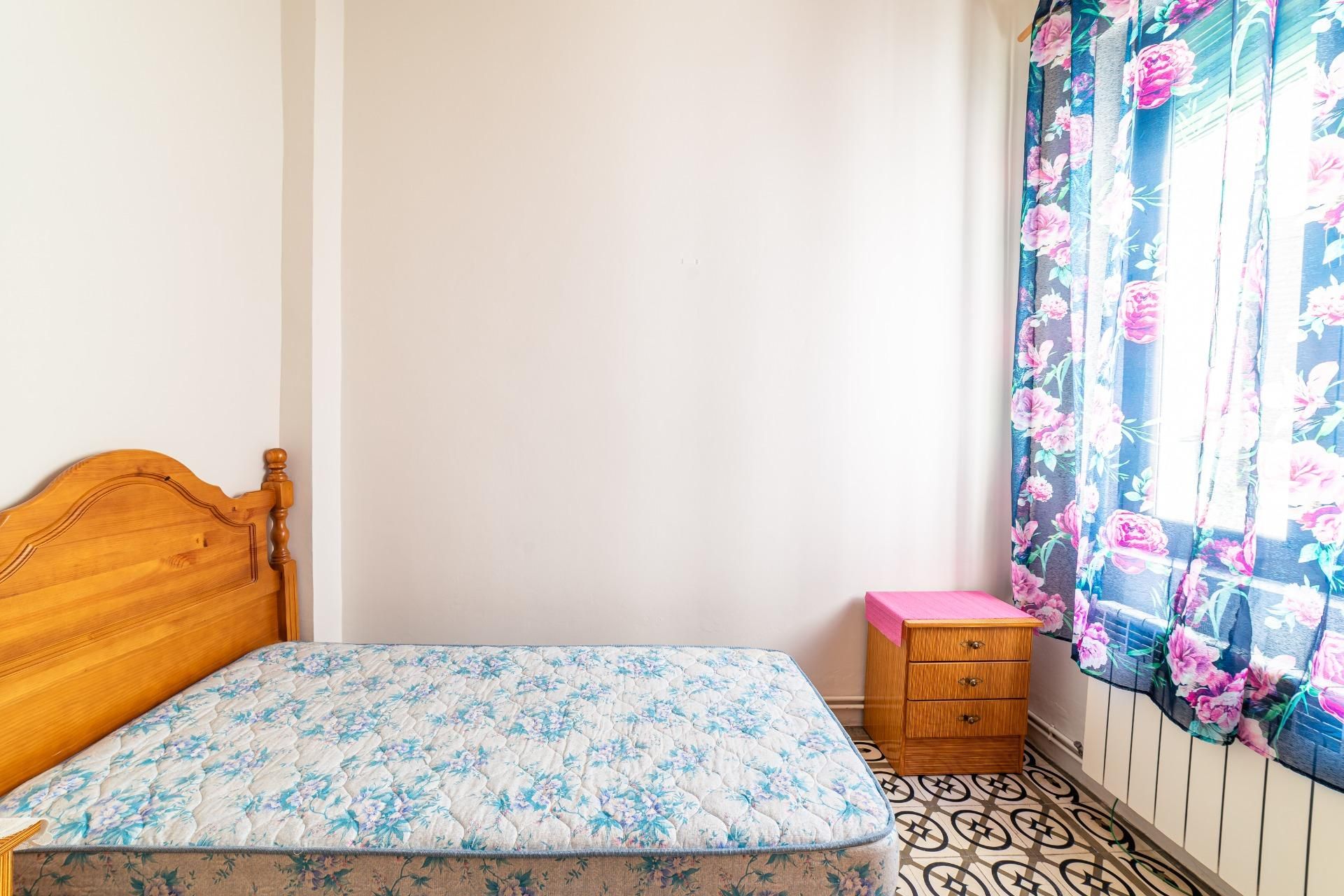 Bedroom of Flat to share in Zamora Capital   with Heating